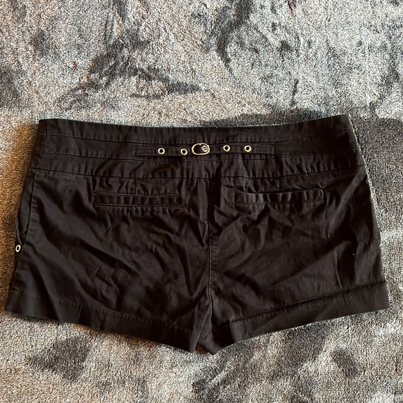 GUESS Black Three Silver Snap Waistband Shorts size 30 - Picture 5 of 9